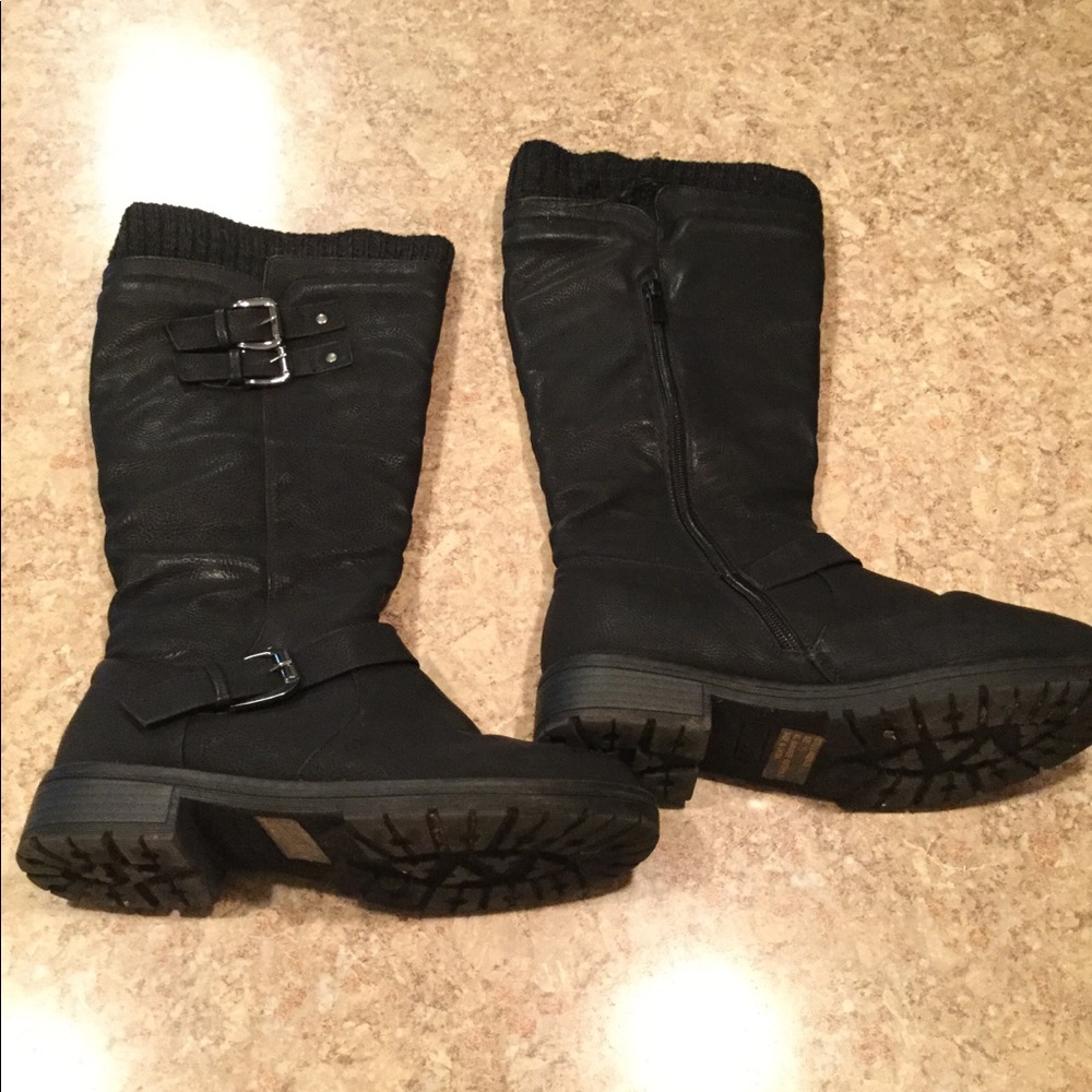Black motorcycle boots
